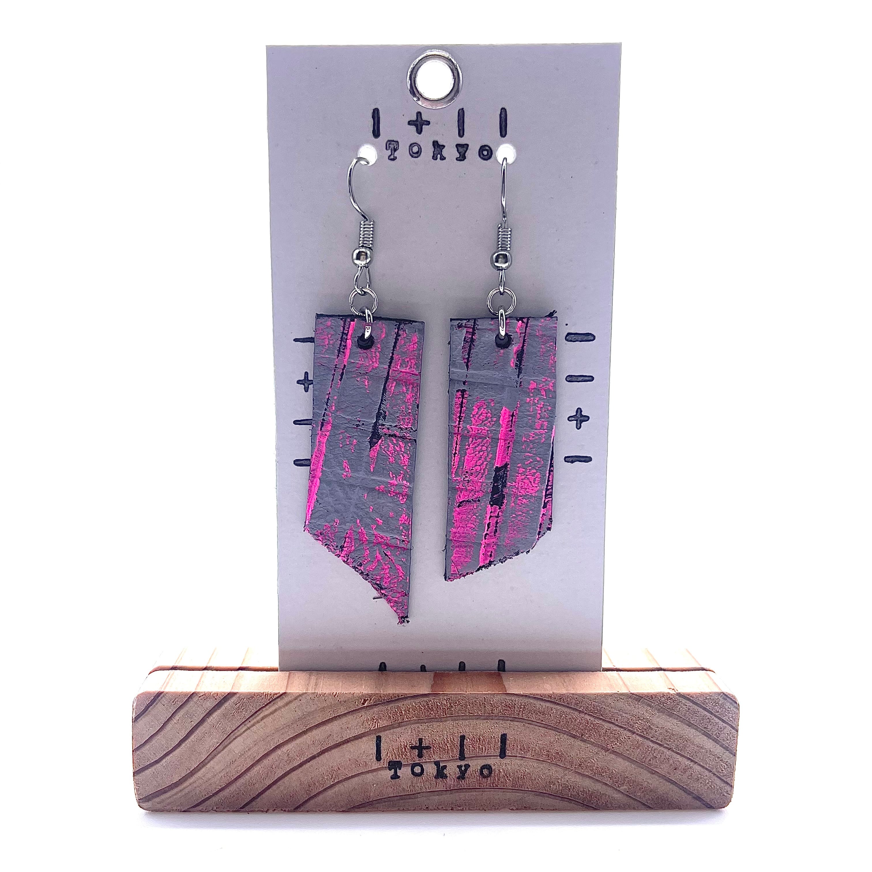 革ピアス　リボンの先っぽ　本革