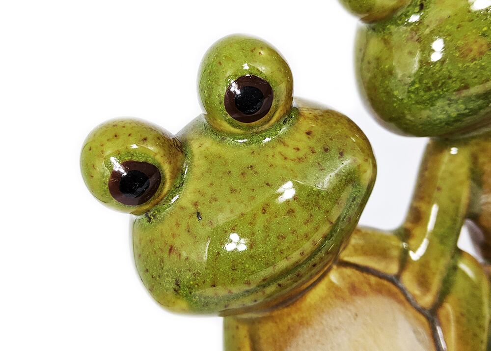 カエルの陶器彫刻2点セット 陶器製 陶製 カエル かえる 蛙の置物 2個セットの通販 by