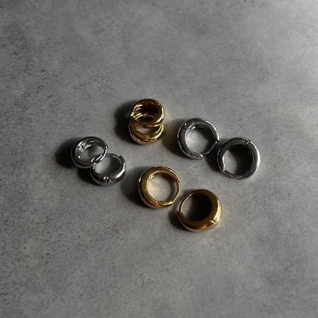 ハーフムーンフープピアス