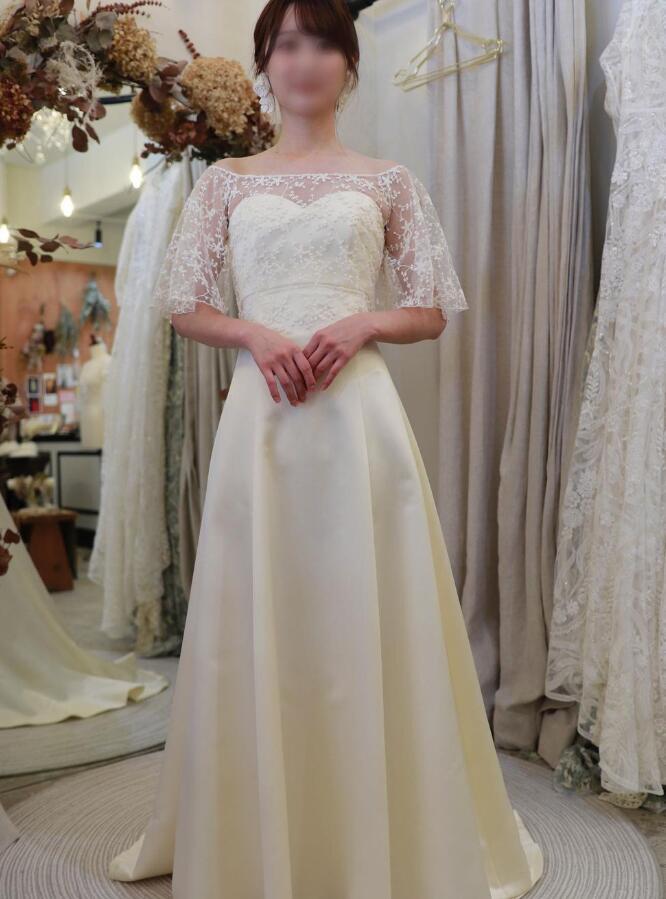 ウエディングドレス ケープ風ドレス クルーネック くるみボタン リーフ  