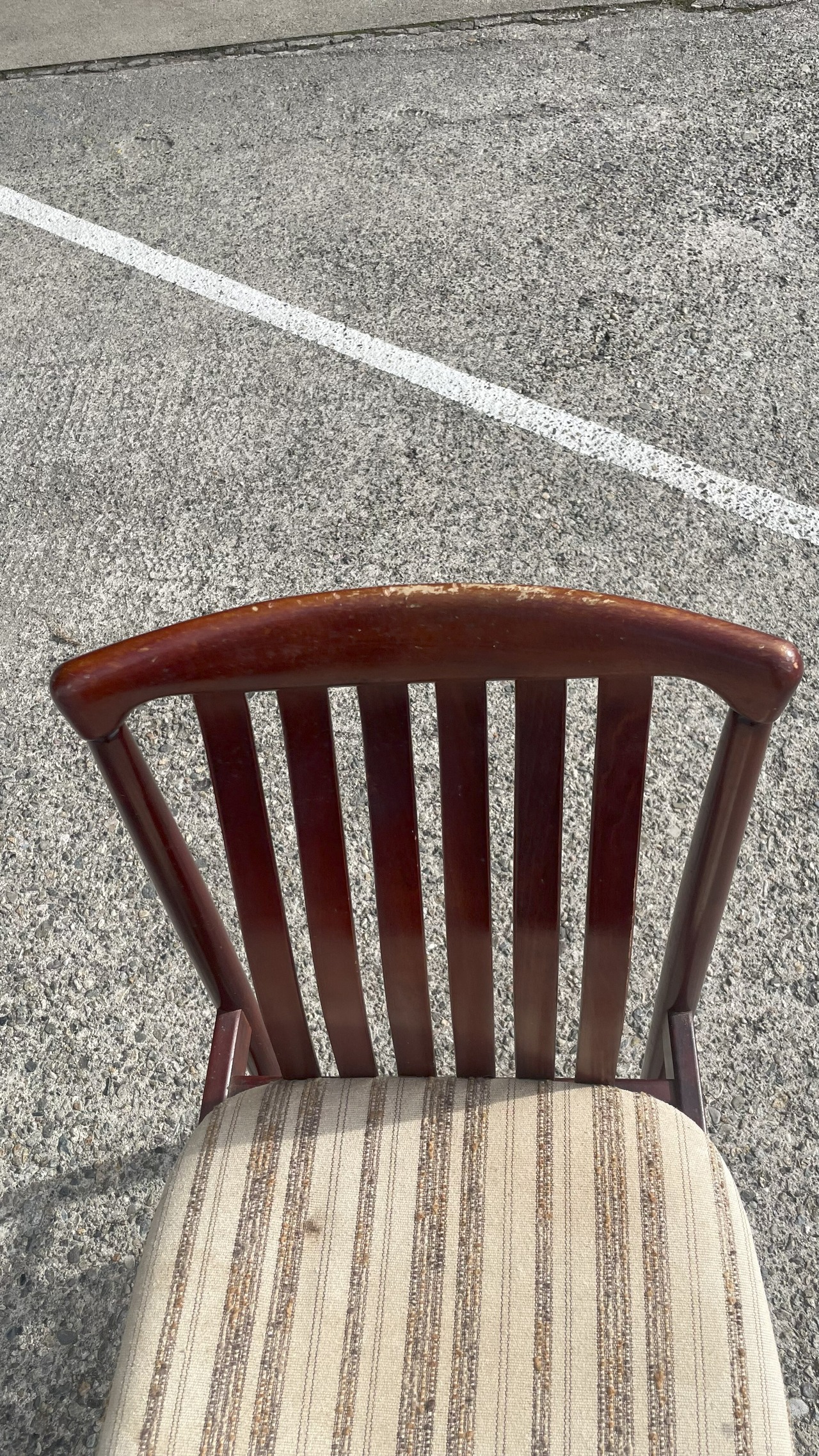 50年の歴史を感じる松田家具のダイニングチェア②