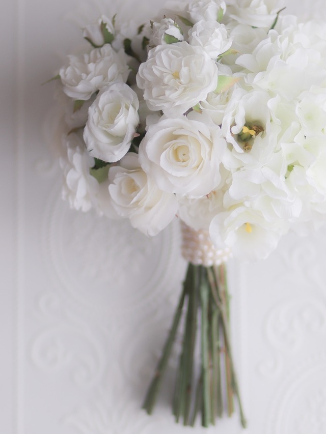 〈完成品販売ブーケ〉white round artificial flower bouquet