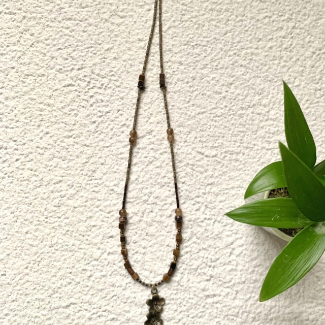 Xun霜に染まった古木ネックレス