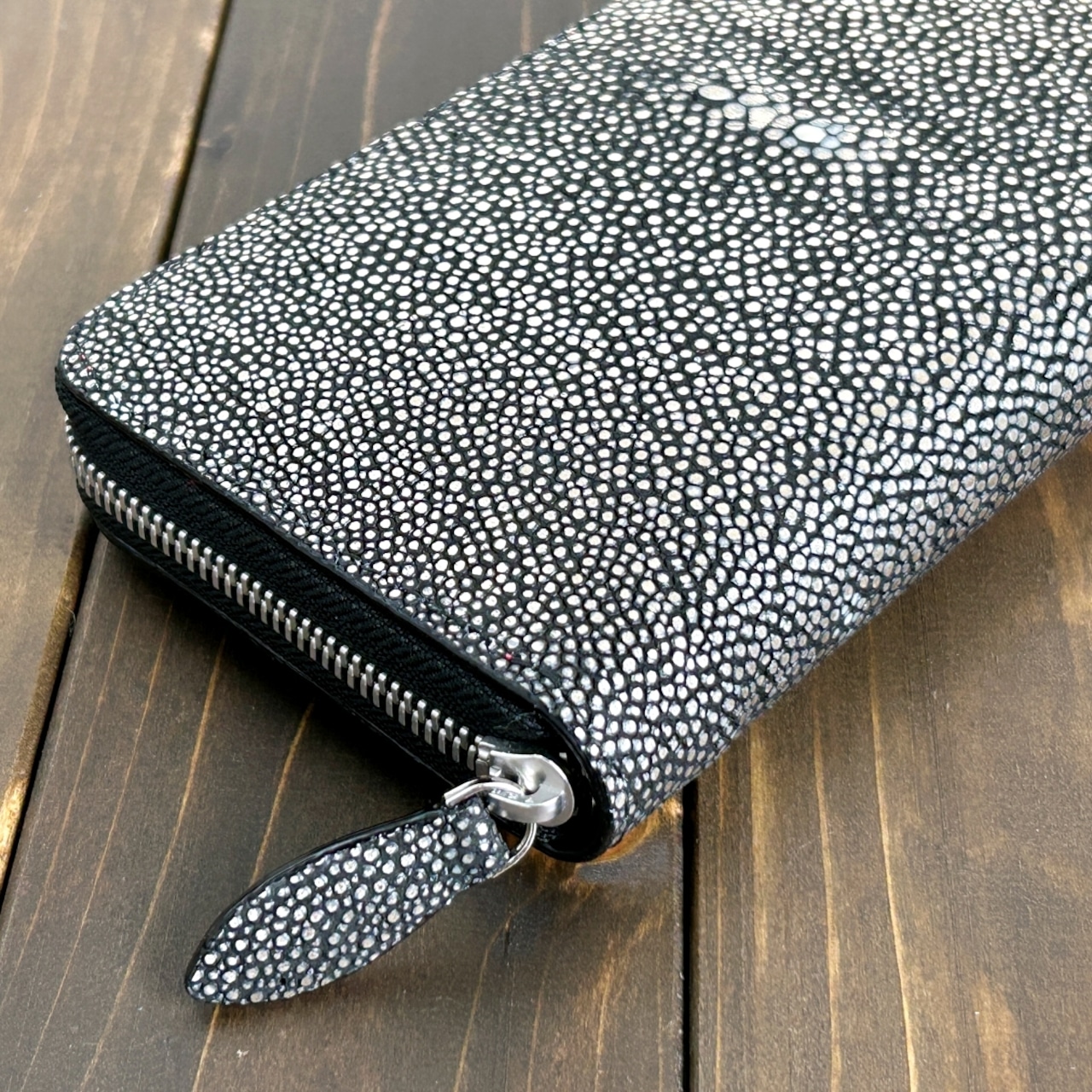 スティングレイ ロングウォレット Obsidian Silver