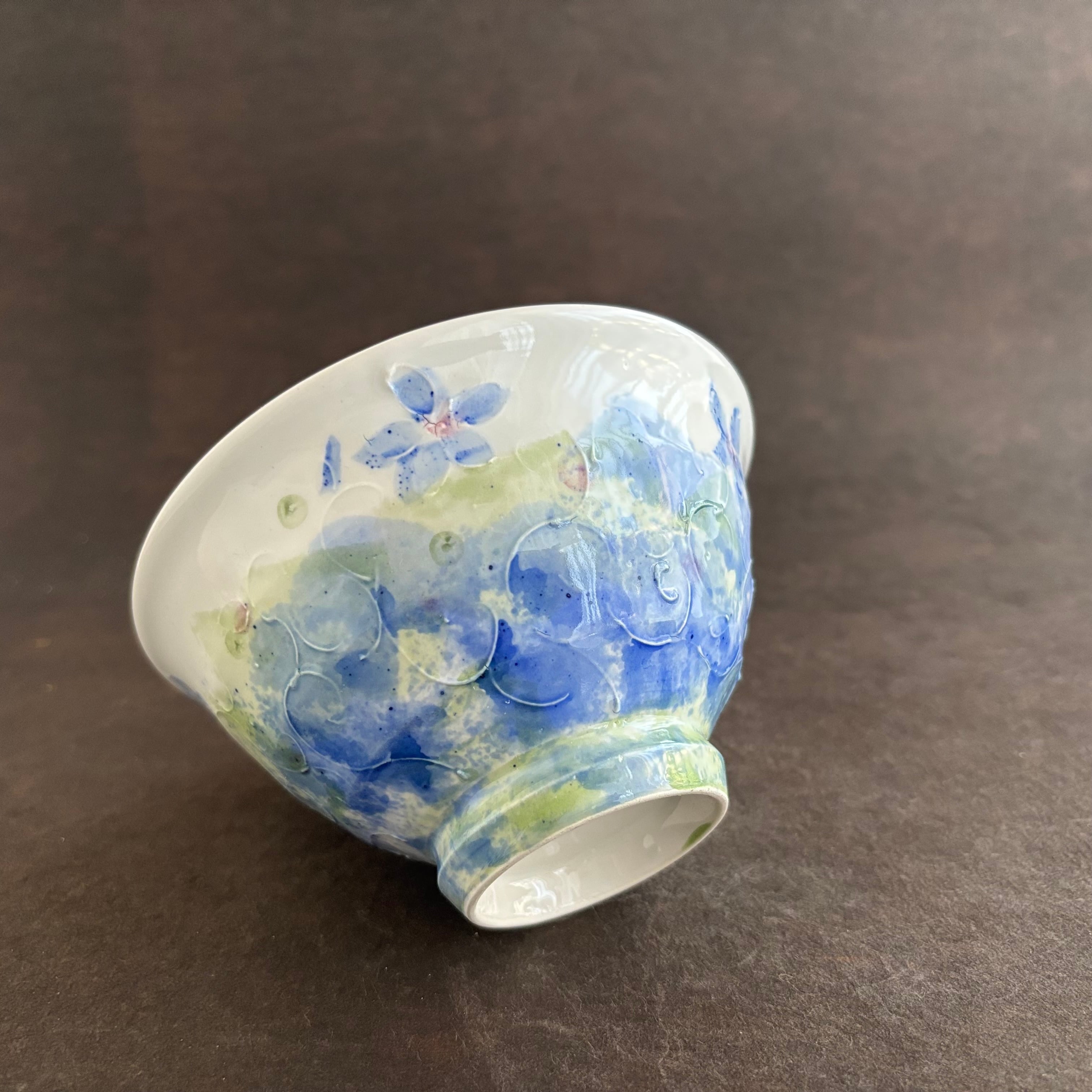 青色斑叩き小花飯碗