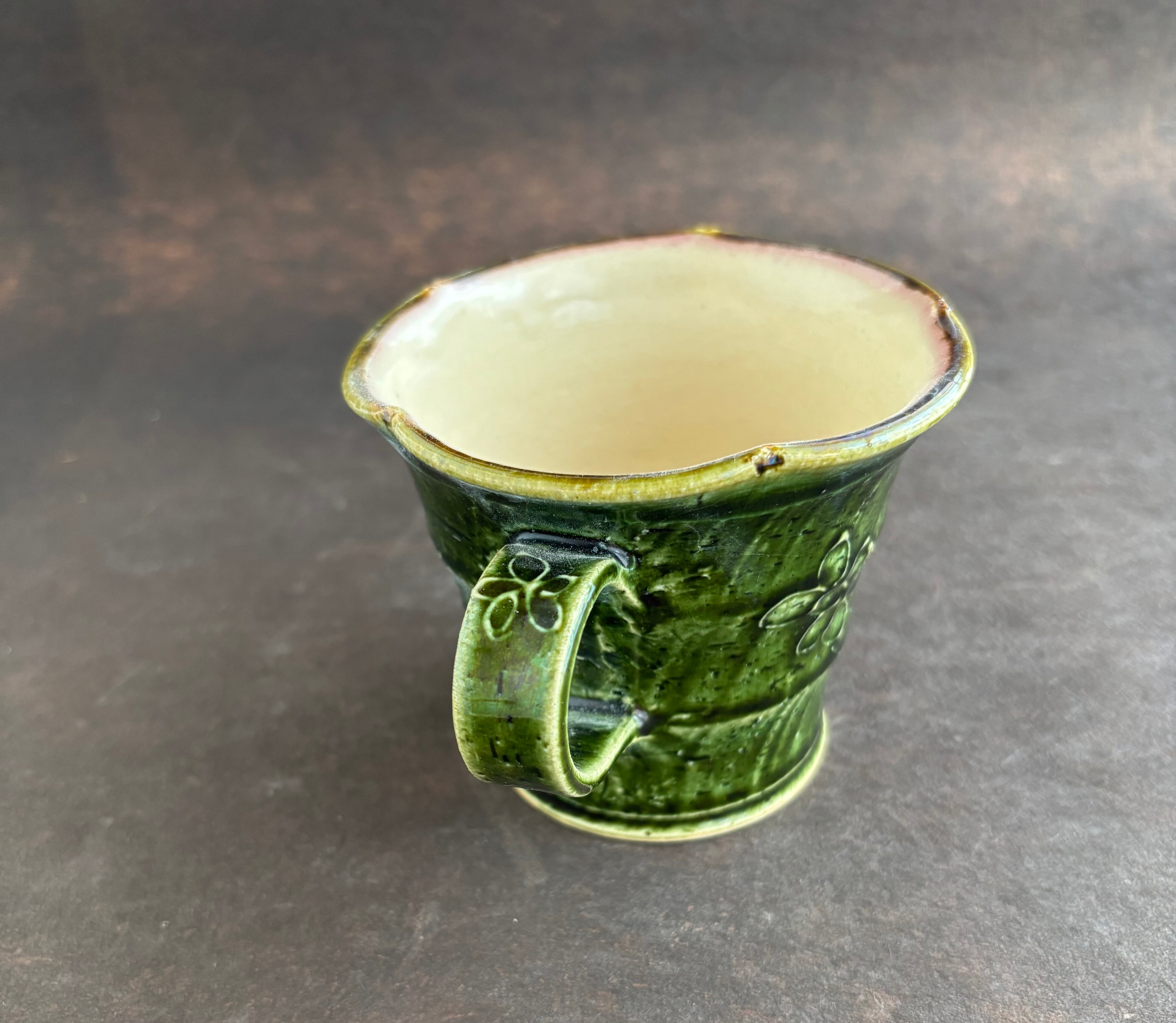 土和のルリエフ　織部お花形マグカップ