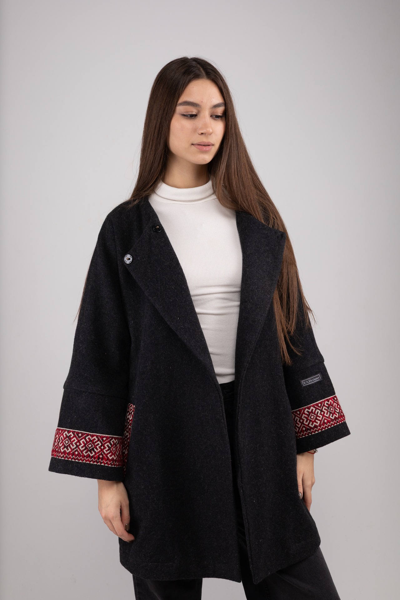 ウクライナ産プレミアムウール100%セミロングコート（黒）平行縫い　手刺繍 - 12