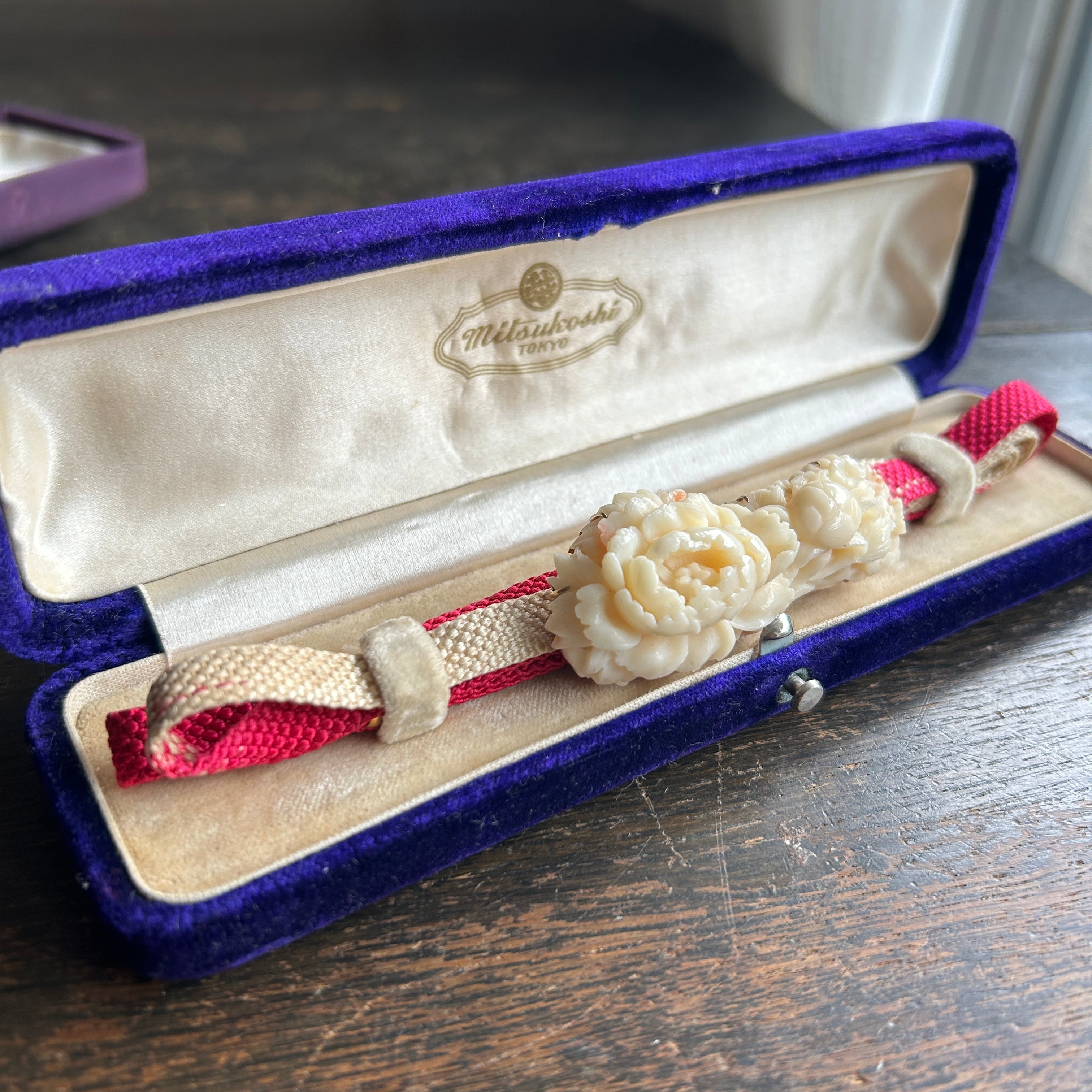 アンティーク　昭和5年　白珊瑚の牡丹帯留め