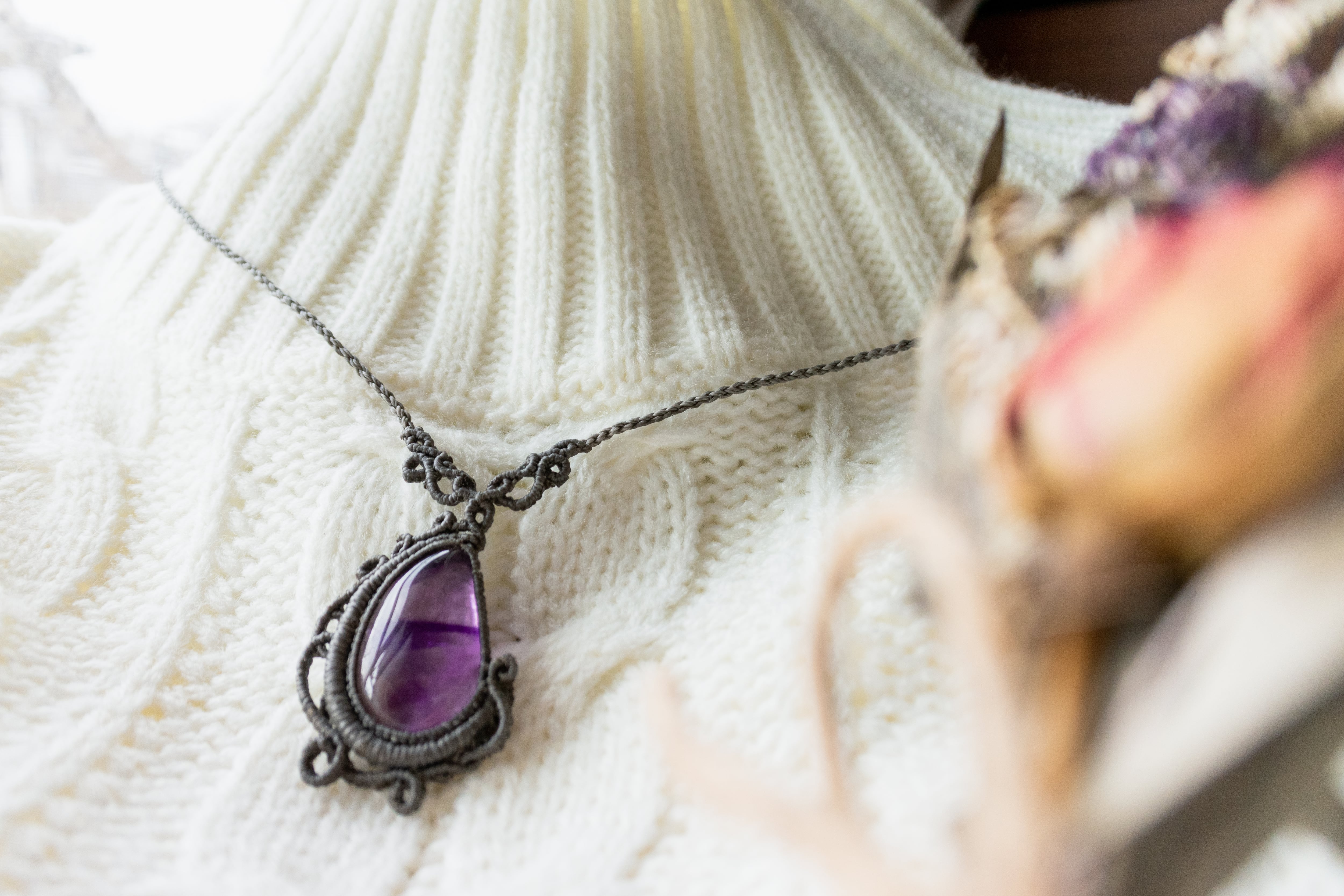 トラピッチェアメジスト「月の雫」ネックレス | マクラメジュエリー