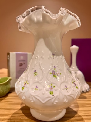 Fenton フェントン　シルバークレストのフリルが可愛い　大きな花瓶　ハンドペイント