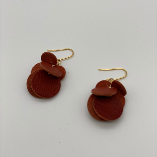 エゾシカ革のピアス（果実タイプ）（Red）