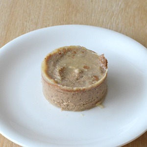 【ロータス(キャットポークパテ)】ポークを主原料に、レバーや貝、果物を混ぜた滑らかな食感のパテ缶