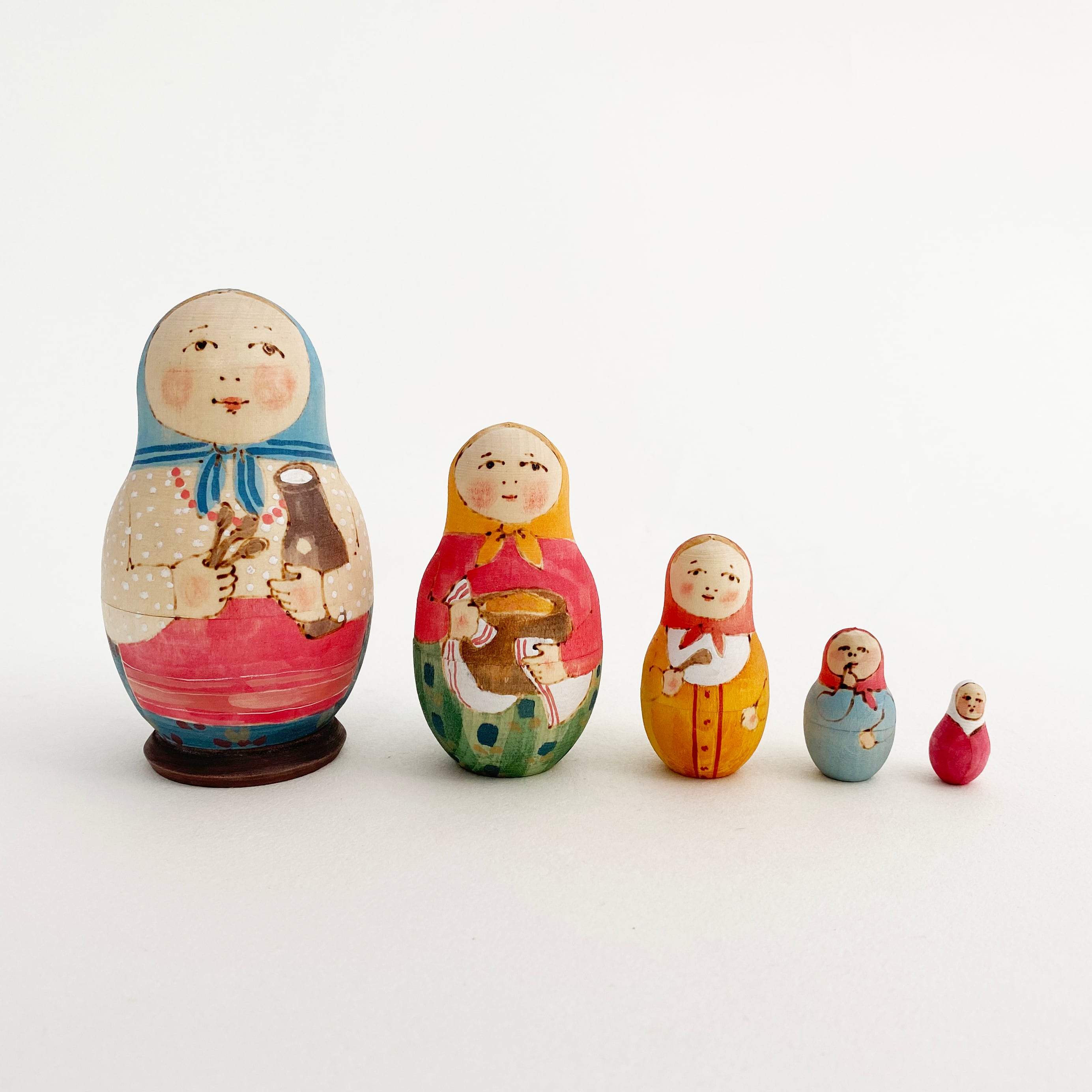 アーティスト・マトリョーシカ（マリヤ・ドミトリエワ作/ミルク5個組）