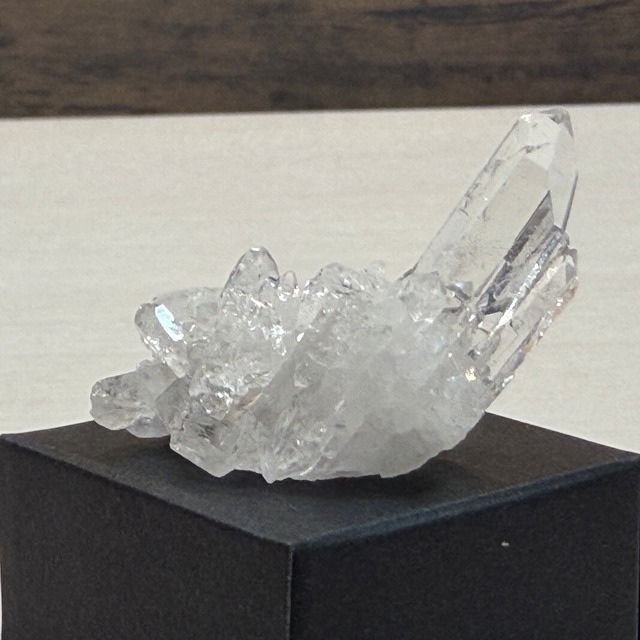 【繊細な結晶と虹を楽しむ】トマスゴンサガ産 水晶クラスター 原石 約35×23×33mm【G8004】NT
