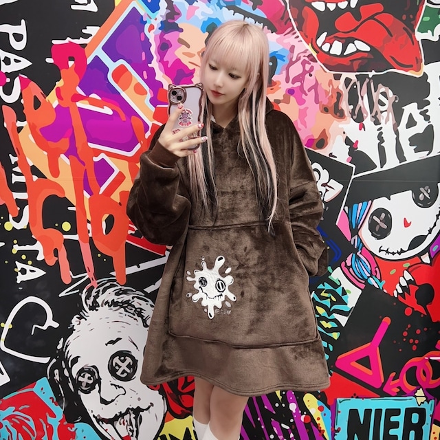 【年末応援大特価プレゼント】着る毛布もこもこFACE UNISEX HOODIE【BROWN】