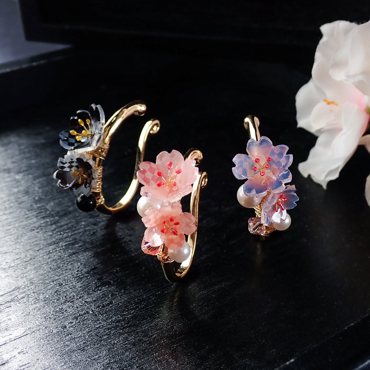 【2WAY】春風に揺れる夜桜のイヤーカフ（受注生産）