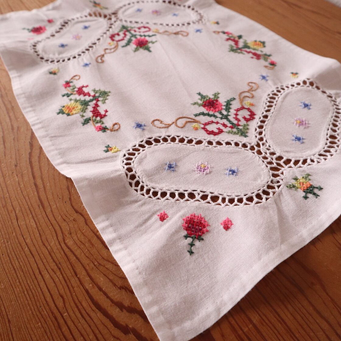 素敵なお花の手刺繍 テーブルマット /ヴィンテージ・ドイツ | PAY ID
