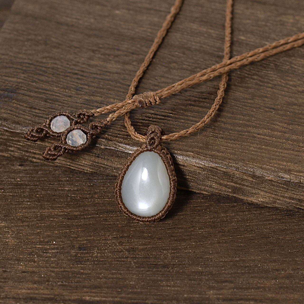 【一点物】ムーンストーンの雫型ルースを包んだ細マクラメネックレスNo.1