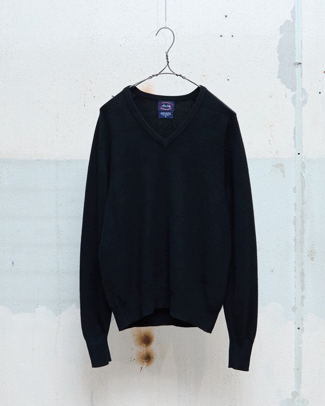 100% cashmere v-neck knitted sweater / Made In SCOTLAND