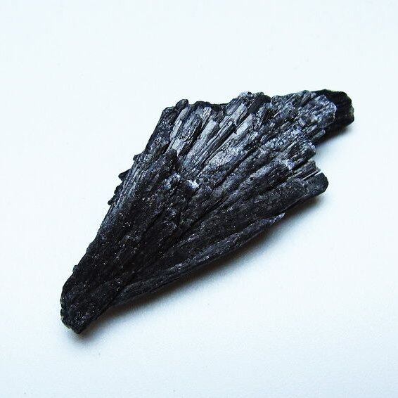 ブラック カイヤナイト 原石 一点物 171-7605