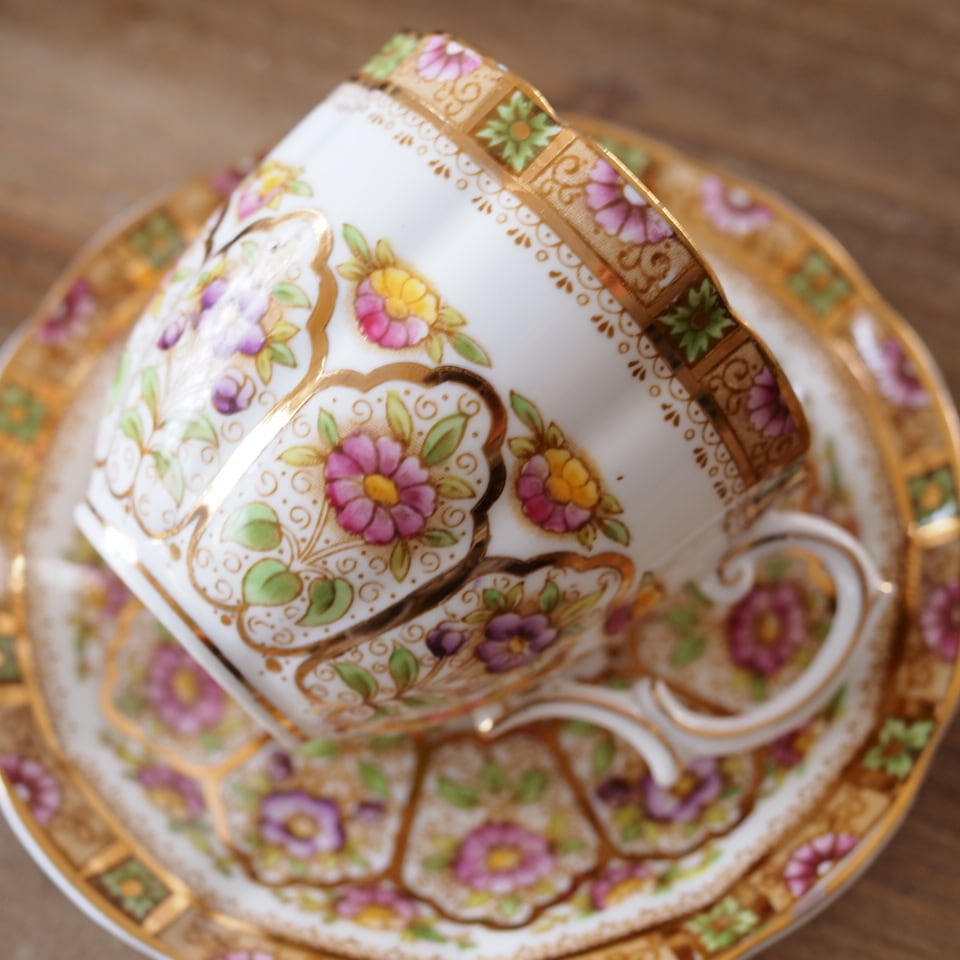 英国ロイヤルアルバート COURT カップ＆ソーサー Bone China 金彩