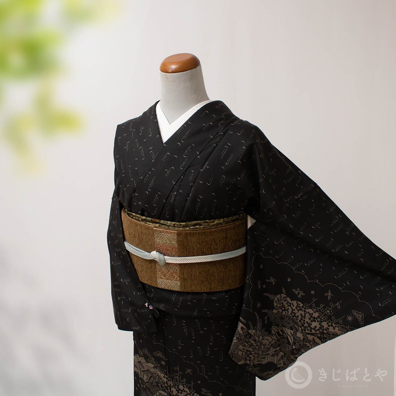 mika.k大島紬アンサンブル 角柄黒地 全体しつけ 未使用 mika.k様専用大島紬アンサンブル 角柄黒地 全体しつけ 未使用 - メルカリ