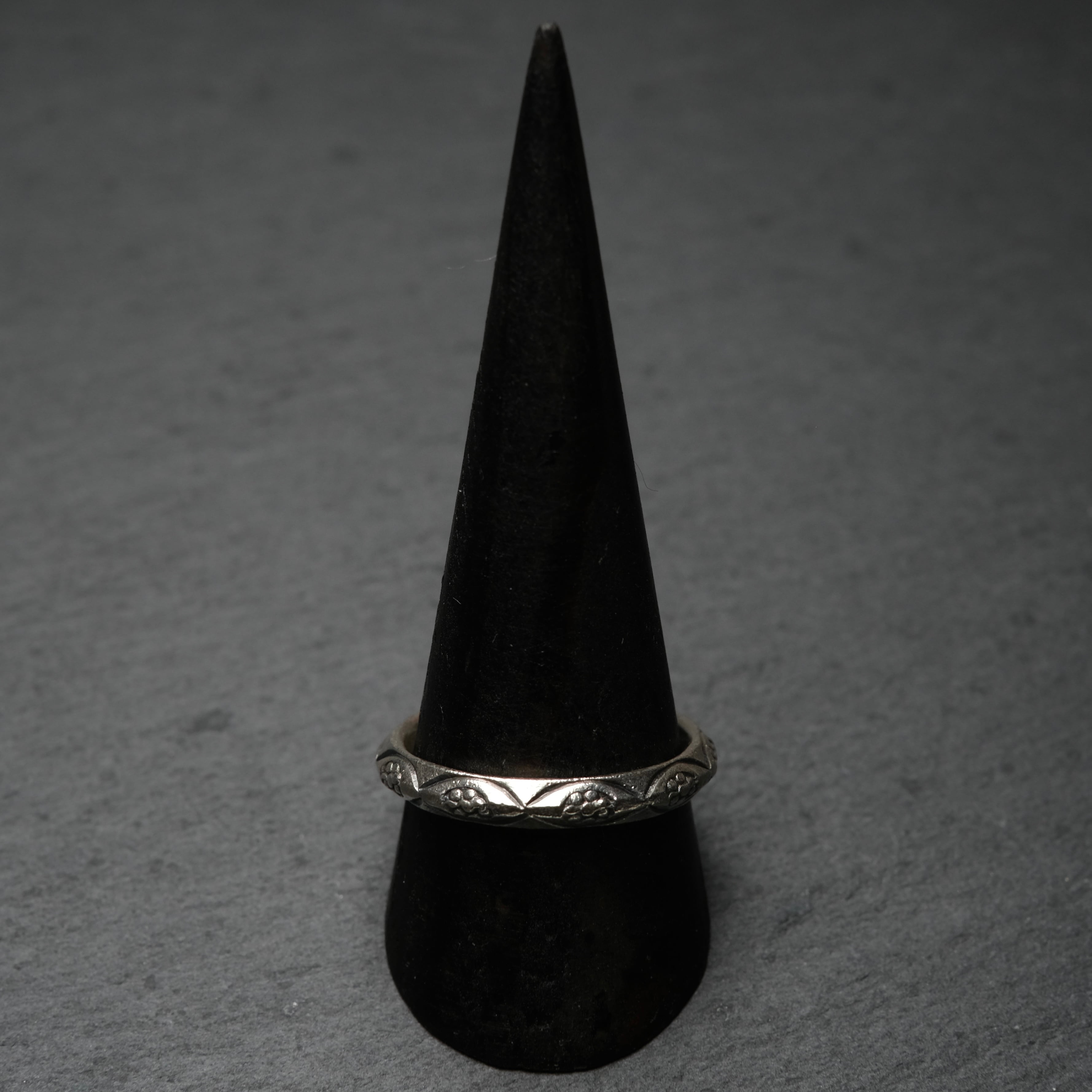 GUCCI モダニスト リング 19号 トムフォード期 OLDGUCCI 銀 リング GUCCI(グッチ) TOM FORD(トムフォード) - 海外通販のBUYMA