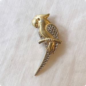 【フランス直輸入】視線をひく存在感 ユニークなオウムモチーフ ヴィンテージブローチ