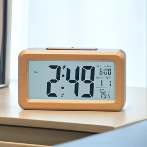 【在庫処分】デジタル目覚まし時計 電池式 木製置き時計 温度検出電子時計 持ち運びが容易、寝室、ベッドサイドテーブル、机、オフィス、子供、家族に適しています (ブラウン)