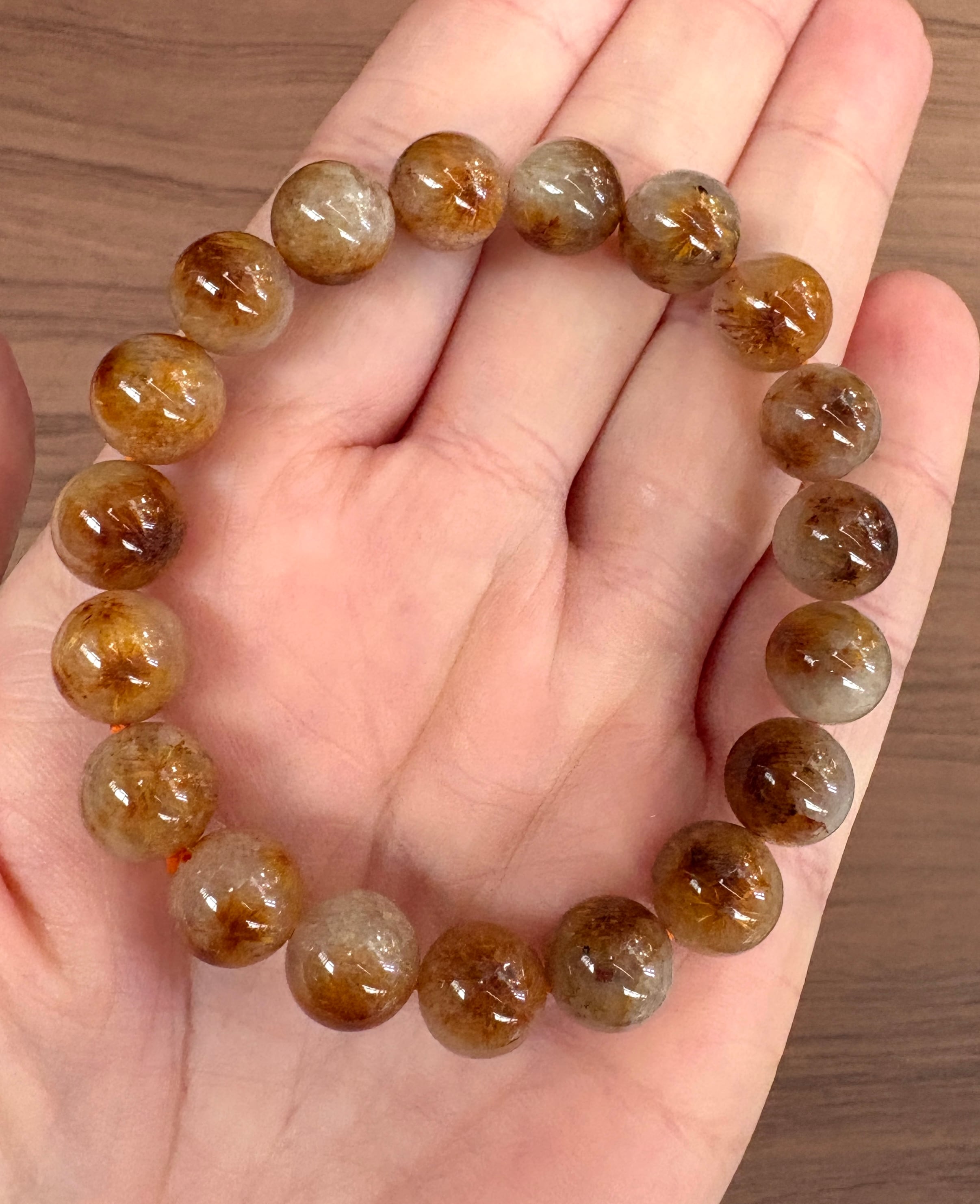 新着☆お買い得品！☆水晶の中に咲く黄金の花☆希少な星状結晶入り
