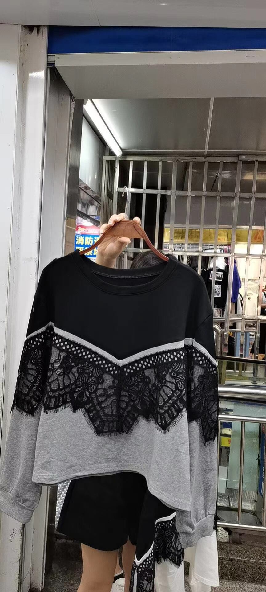 フロントレーストップス