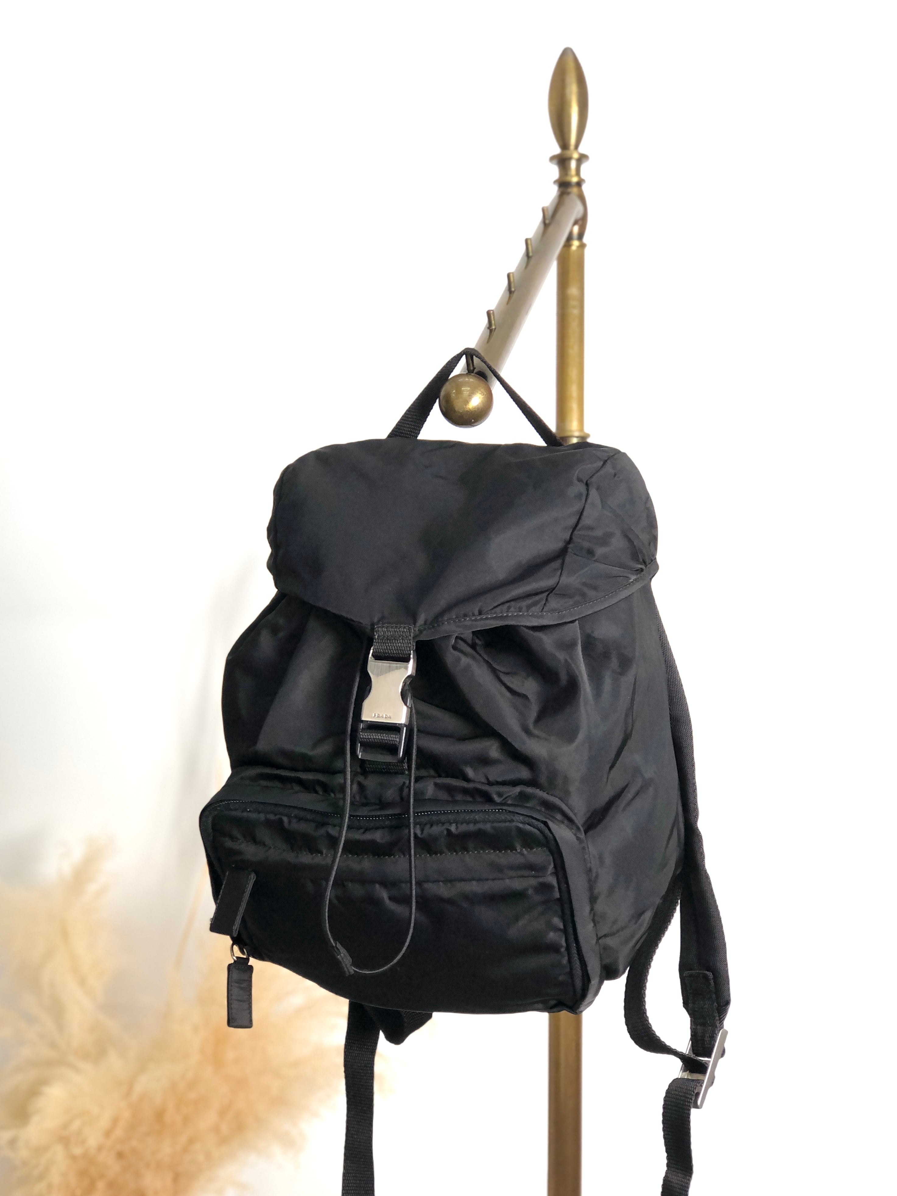 PRADA プラダ バックパック ブラック フロントバックル ナイロン リュック vintage ヴィンテージ オールド 8na4hp