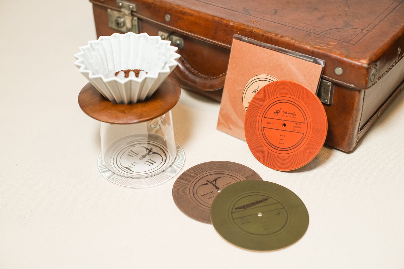 Vinyl Record Coaster / レコード盤型 本革製コースター【名入れサービス無料商品】