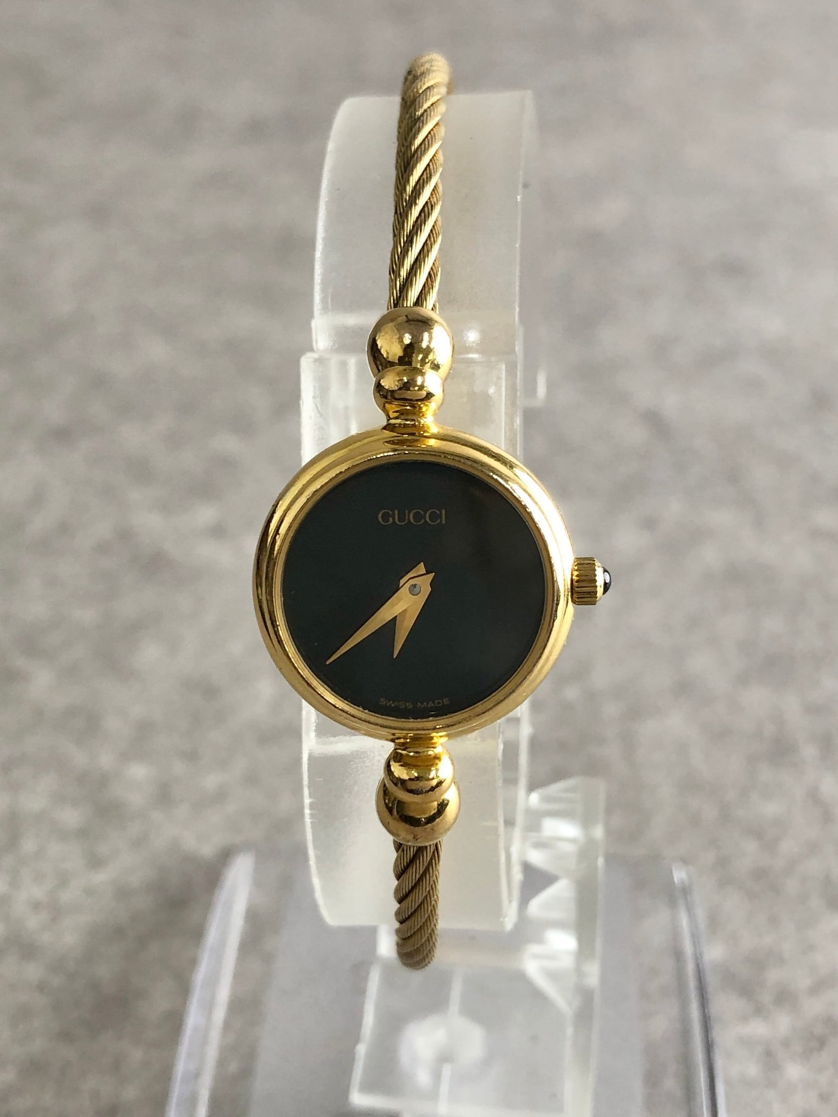 GUCCI グッチ 腕時計 ゴールド ラウンド クウォーツ バングル 2700