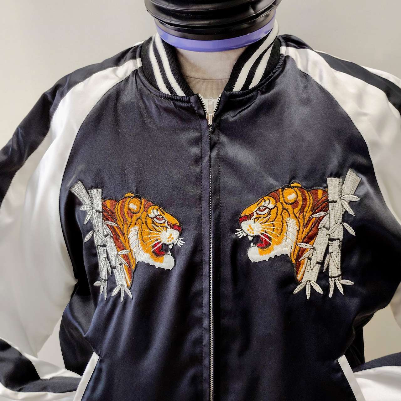 サテン 竹トラ刺繍 スカジャン 黒 L LL Embroidered jumper (SUKAJYAN