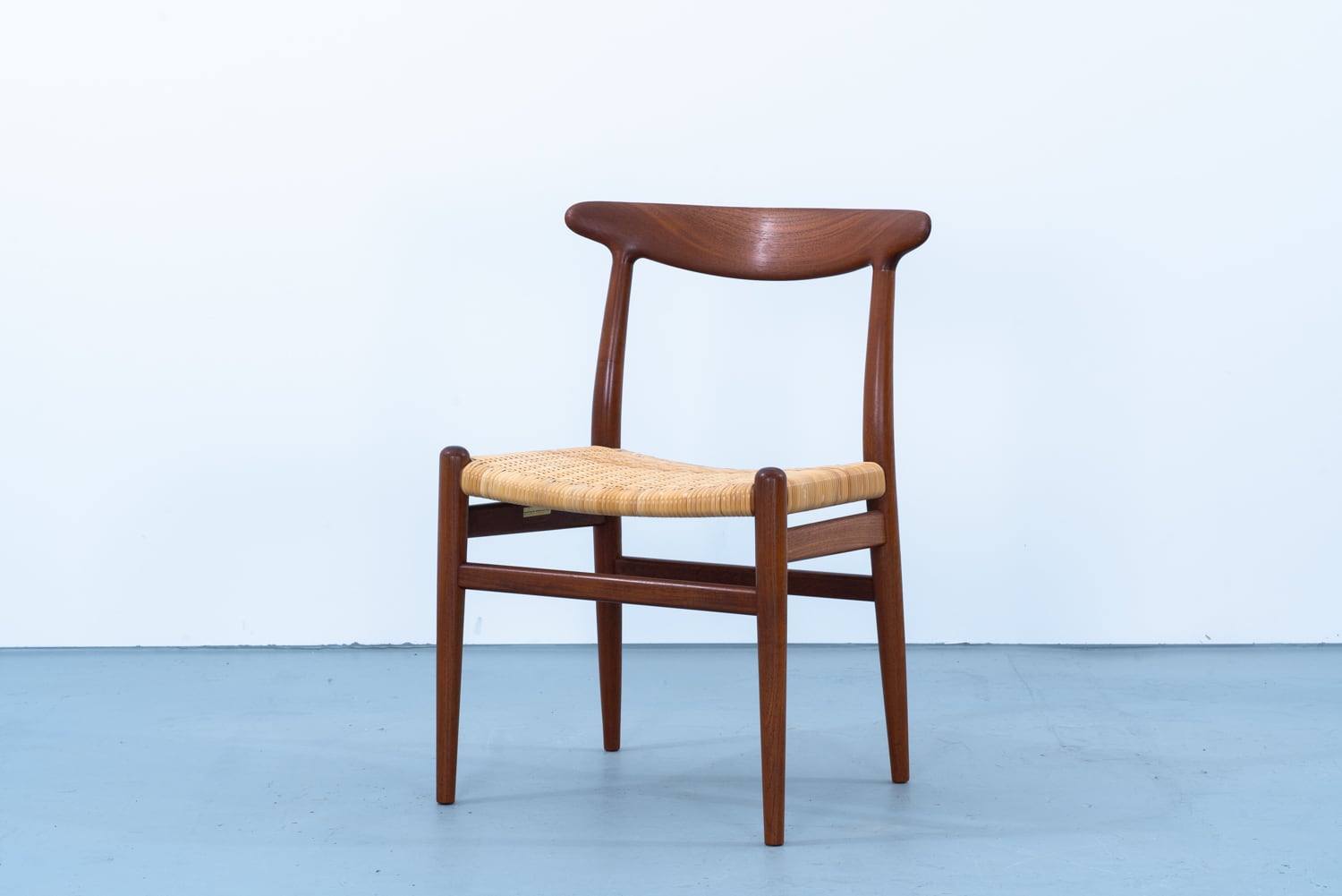 Hans J Wegner | W2 dining chair | kaikki gallery | 北欧