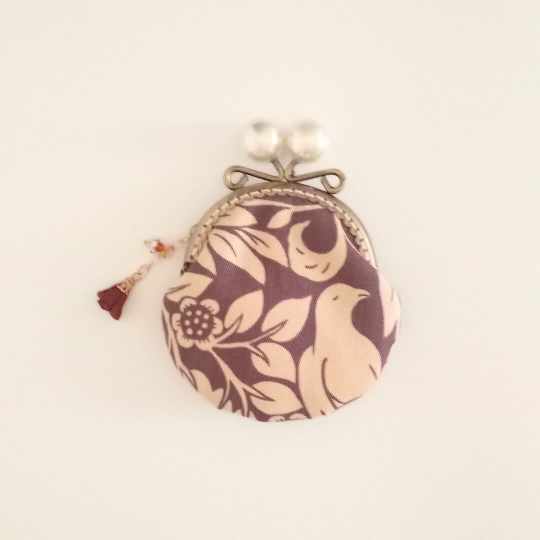 【ハンドメイド】がま口ポーチ・コインケース|お花と小鳥・パープル(口金8.5センチ)
