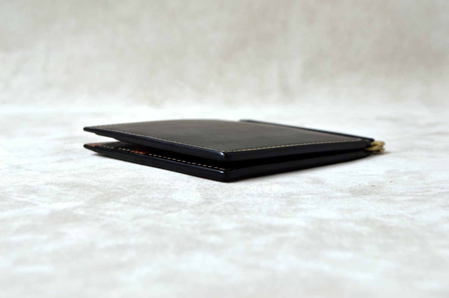 札ばさみ マネークリップ カード6枚用 （カラーオーダー） | OUGI