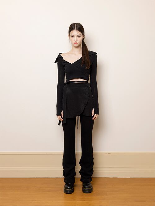 NOT YOUR ROSE] Jenny wrap tshirt (Black) | もごつ