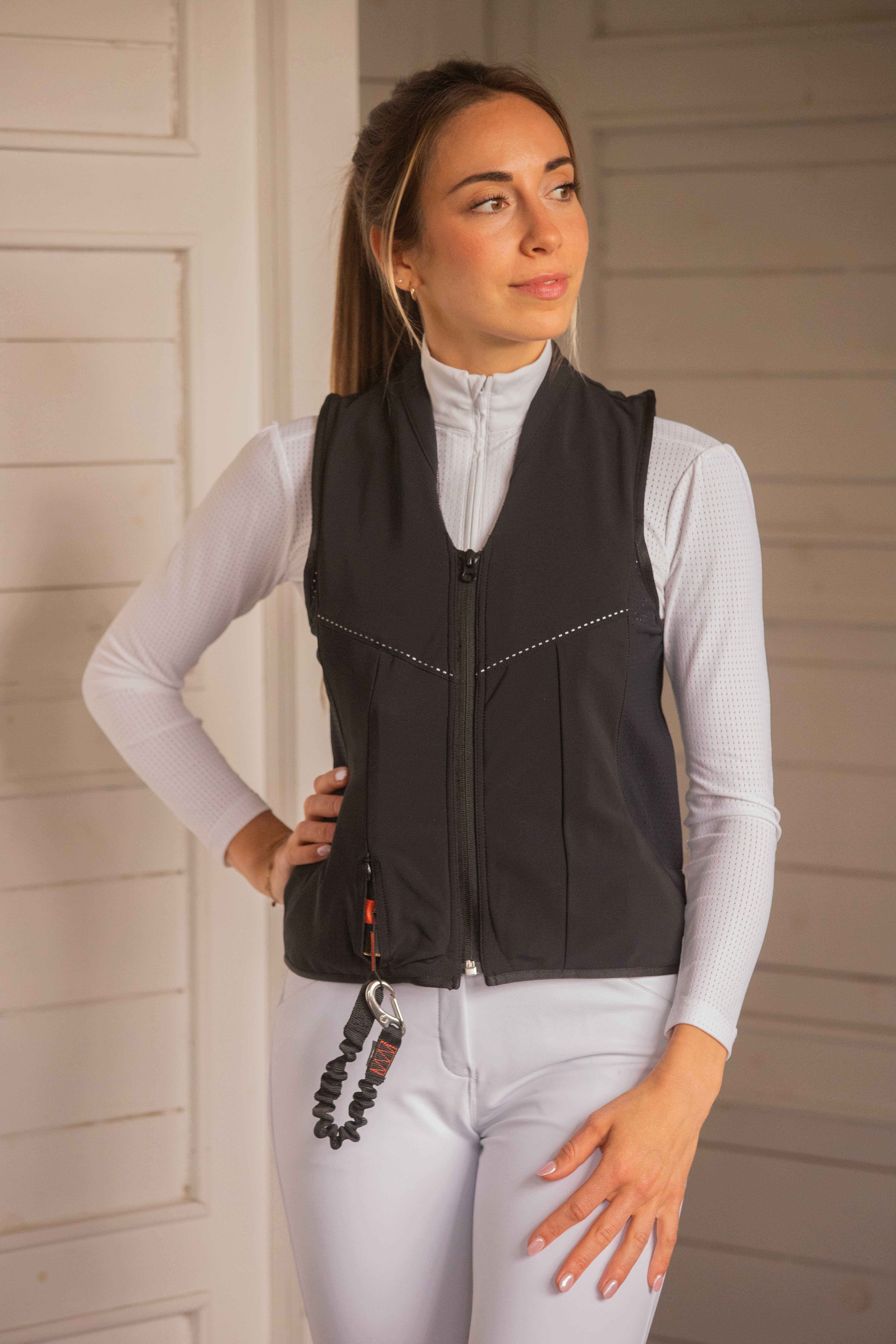 乗馬用ベスト Amazon.co.jp: 乗馬用エアバッグベスト システム起動まで0.01秒