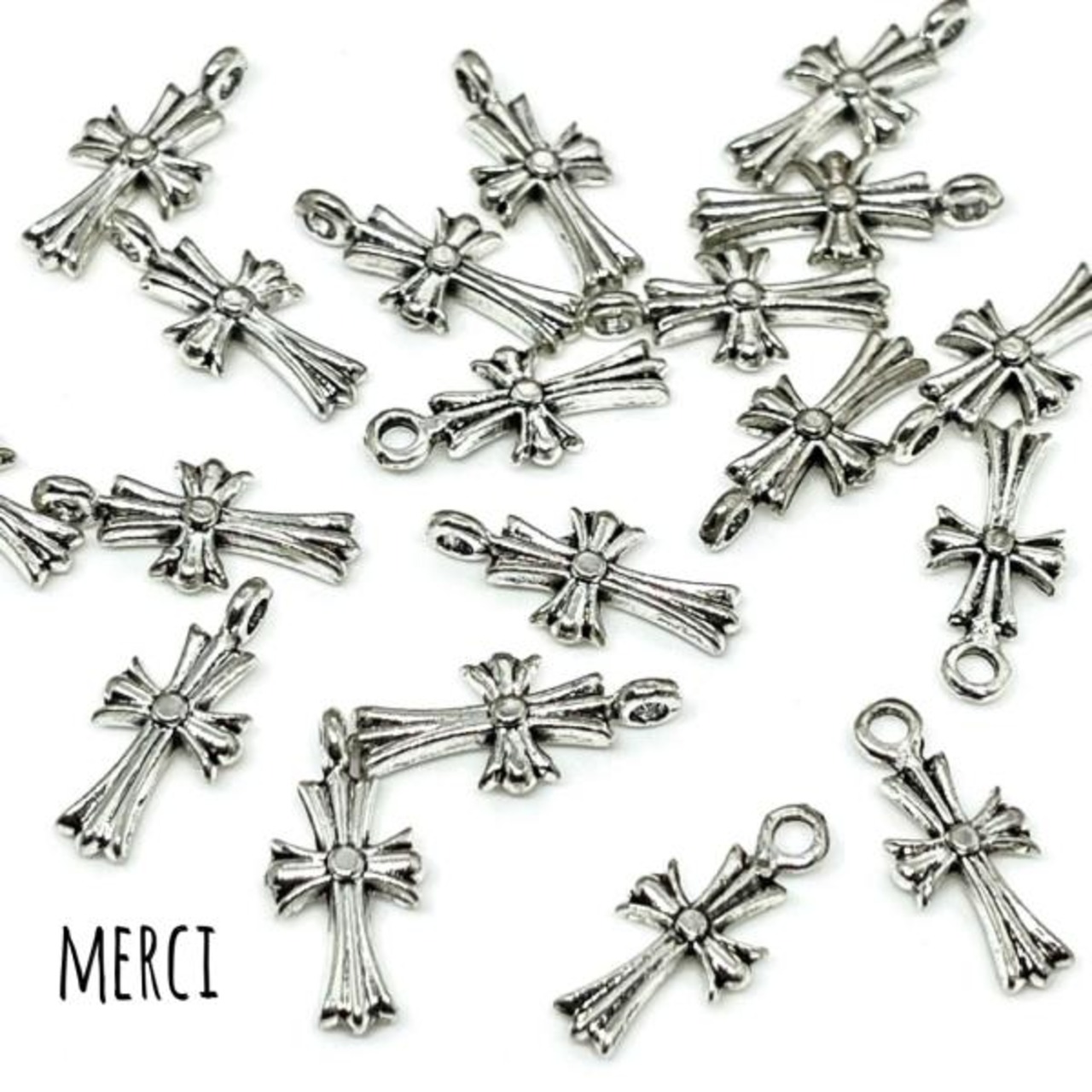 【4個】クロスペンダントミニチャーム