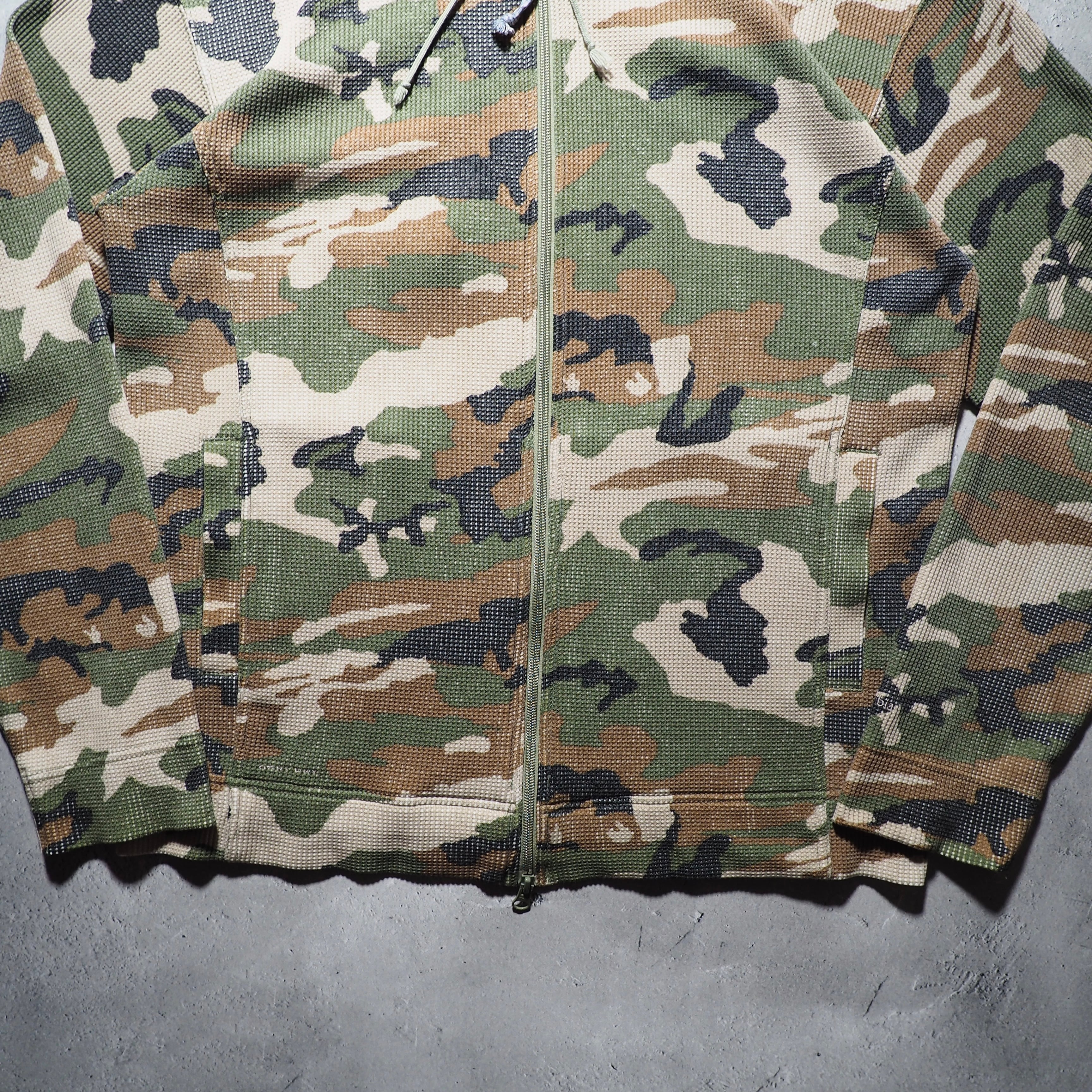 ” Columbia Titanium ” camouflage pattern thermal full zip Parker