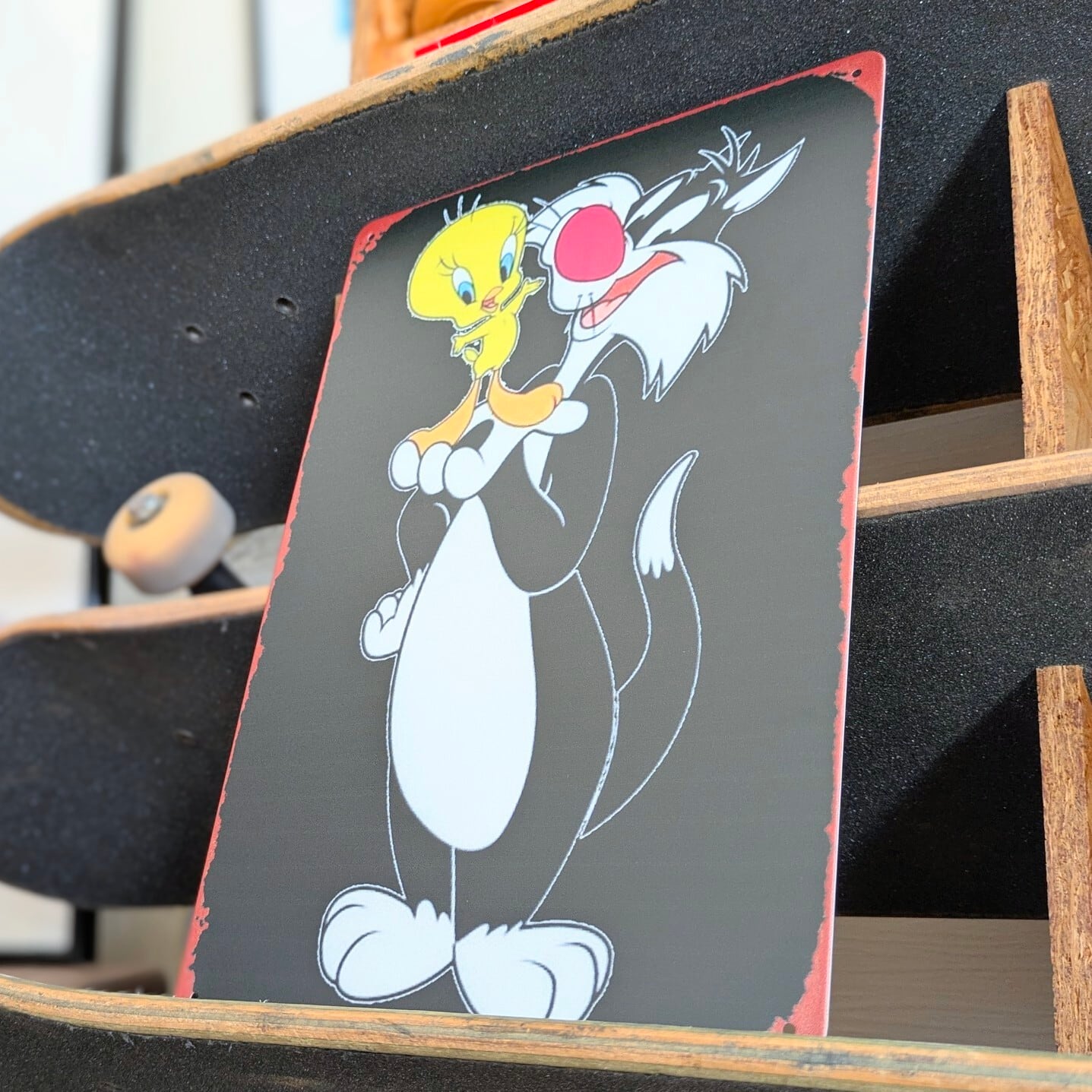 送料無料!ちょうどいいブリキ看板【 Looney Tunes ( ルーニー・テューンズ )】シルベスター&トゥイーティー / METAL SIGN / メタルサイン / ブリキ看板 / サインボード / ビンテージ加工 〚アメリカン雑貨 アメトイ〛