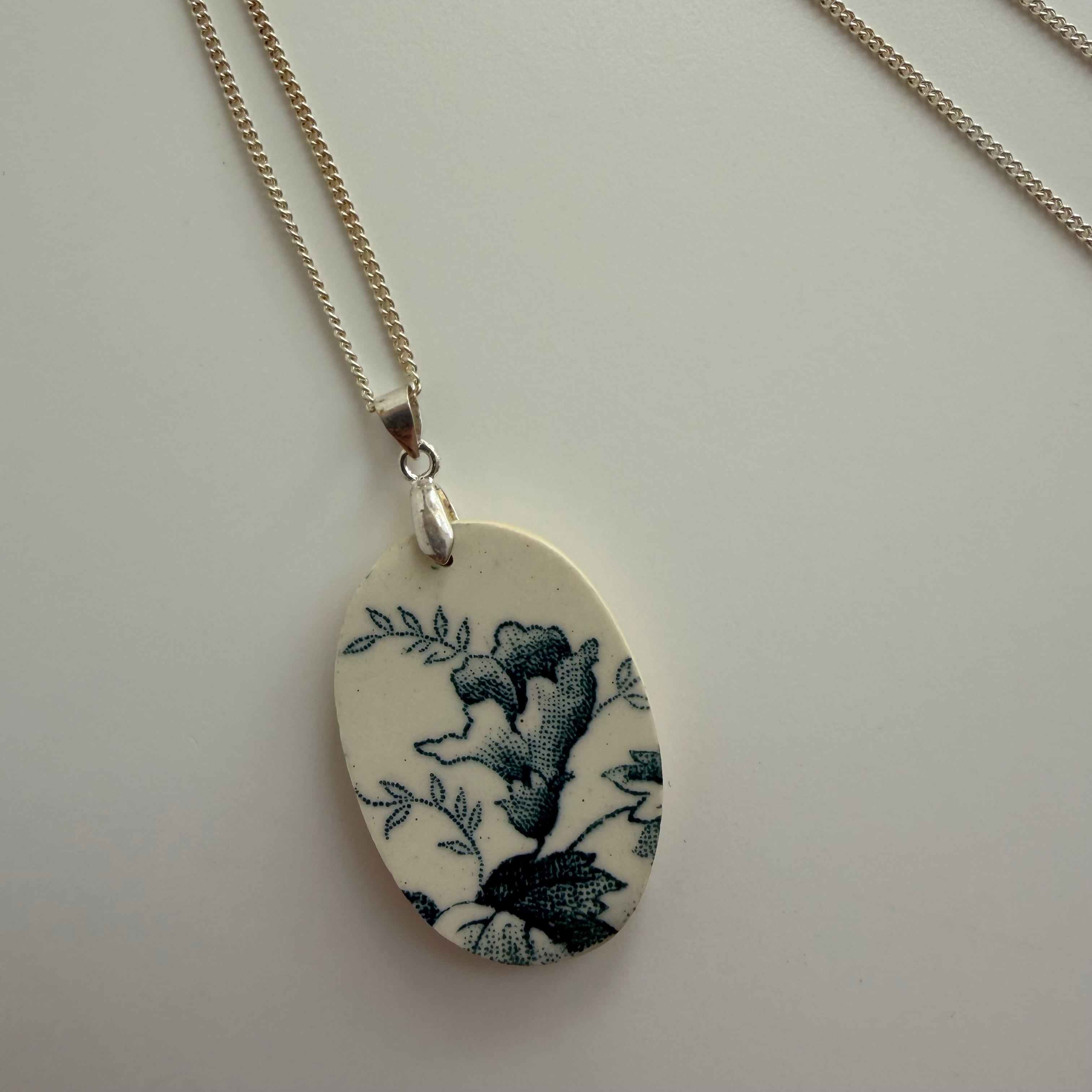 フランスアンティーク　ネックレス アンティークプレートの陶片ネックレス（ブルーの花柄）｜フランス