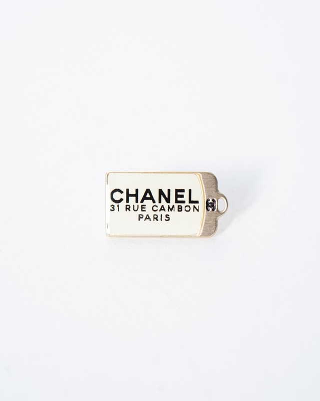 〈CHANEL〉Logo pin badge 2007SS