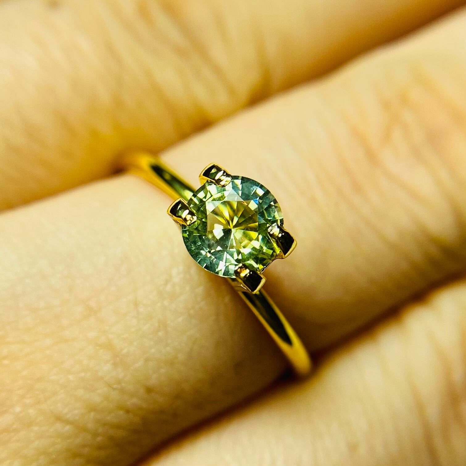 ラウンドキラキラグリーントルマリン