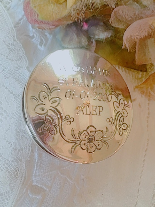 シルバー925LEVONブランドの花模様のピルケース