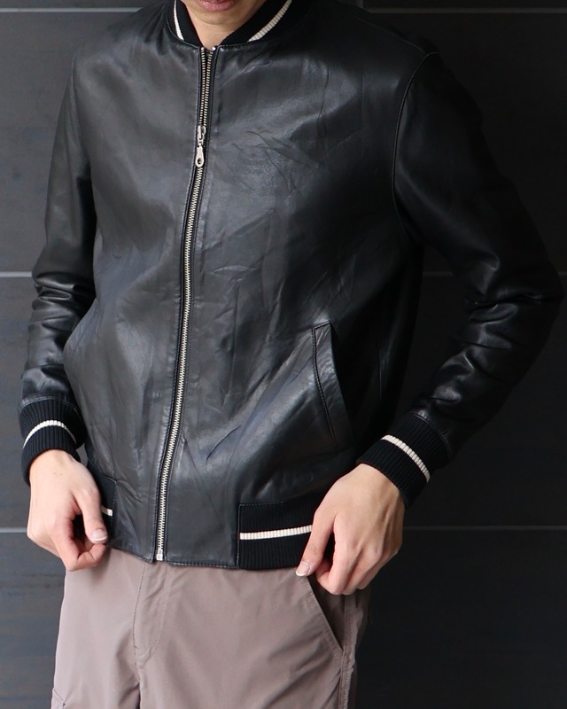 No-collar leather blouson
