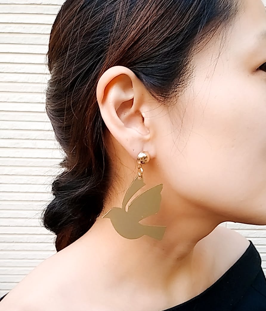 鳩　ゴールドドロップピアス　イヤリング　鳥　ピアス　アクセサリー　鳩　動物　開運　めでたい　ハッピー　ゴージャス　パーティ　イベント　結婚式　大人かわいい　