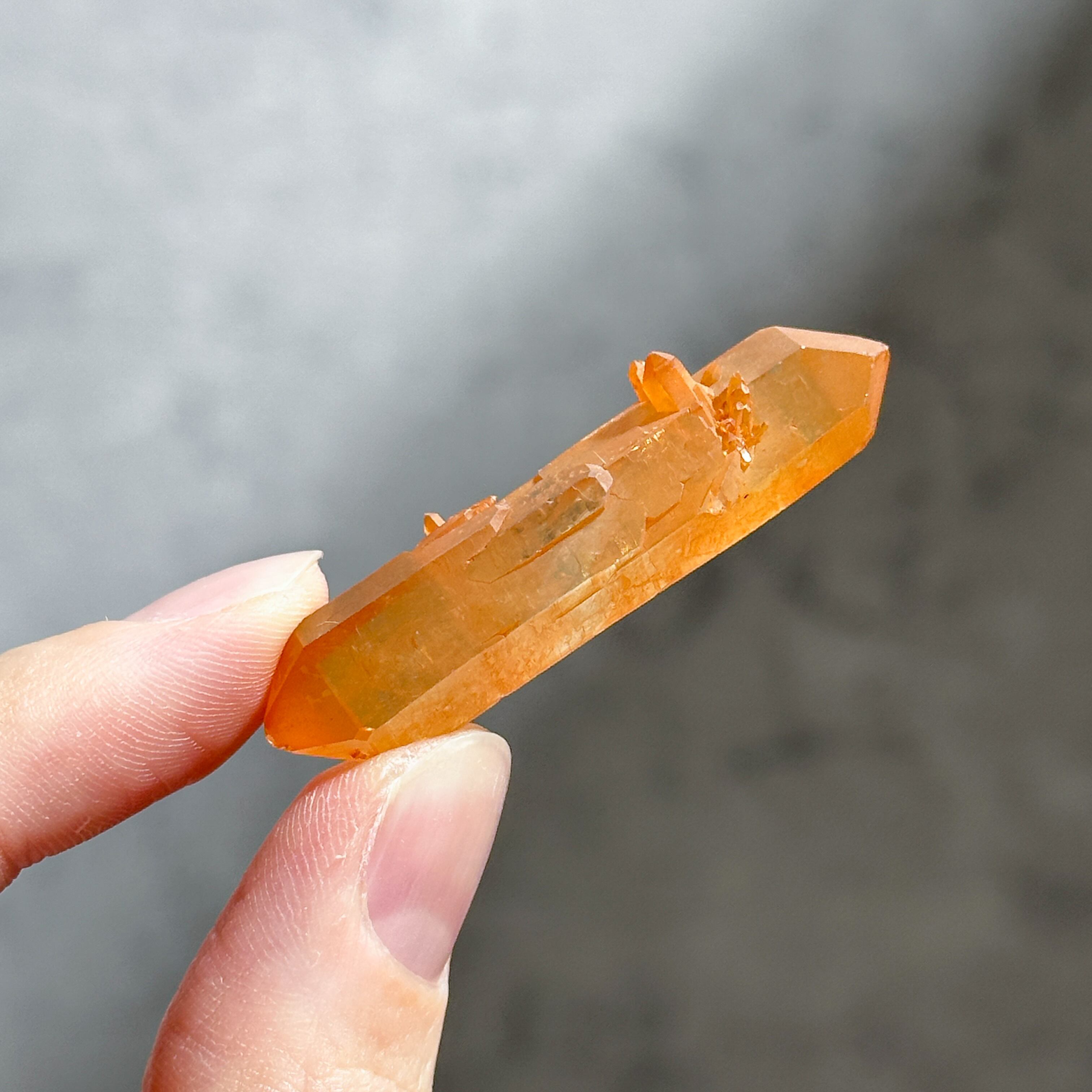 貫入◎タンジェリンクォーツ ポイント51◇ Tangerine Quartz ◇ 天然石・鉱物・パワーストーン